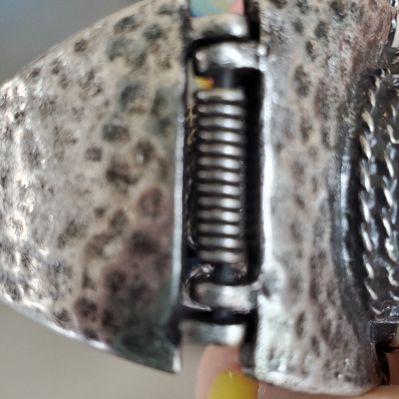 Chunky and bold statement bracelet - Picture 5 of 6